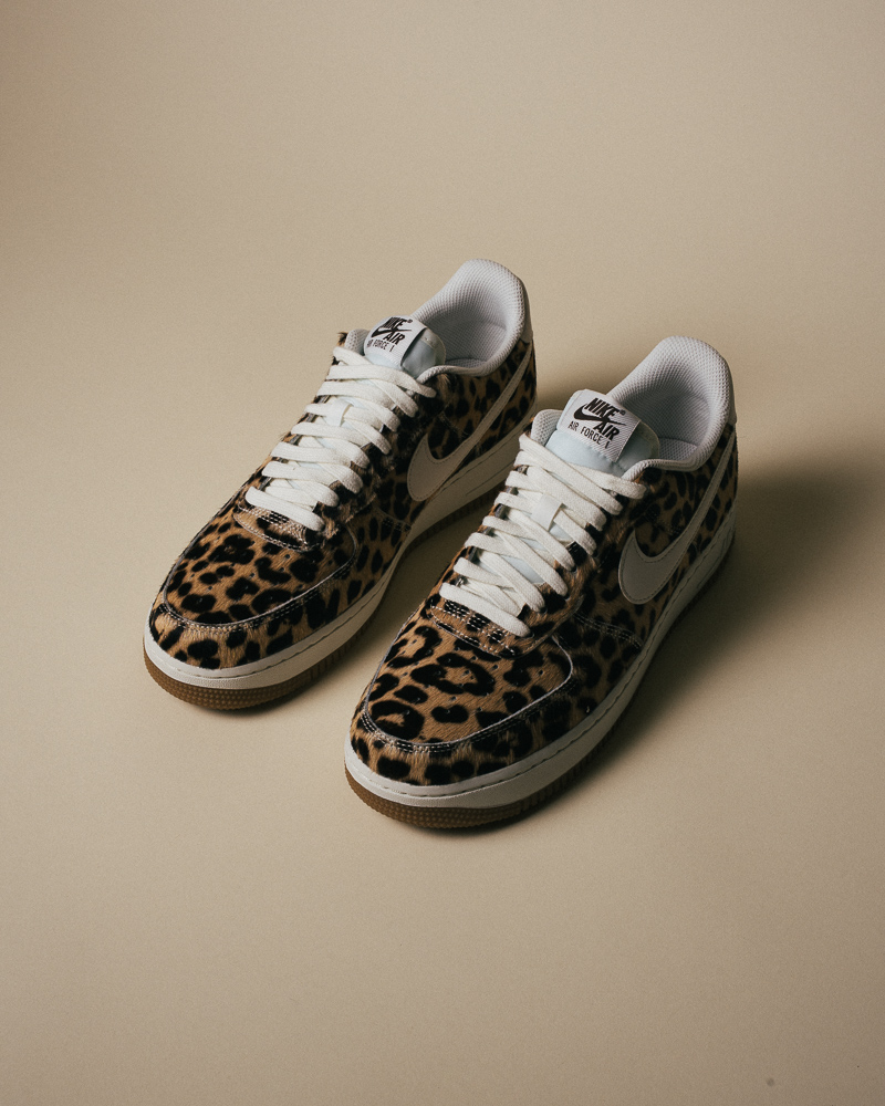Nike Air force 1 leoard print vue de profil